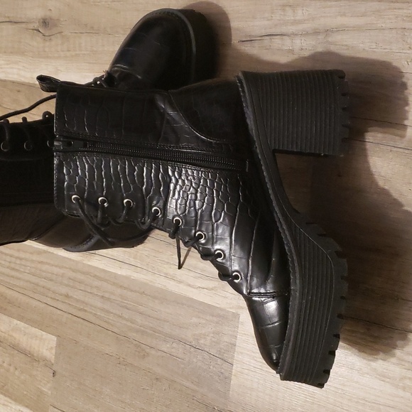 MISS LOLA MARTINEZ BLACK LEATHER EMBOSSED CHUNKY COMBAT BOOT SZ 6 - Picture 3 of 12